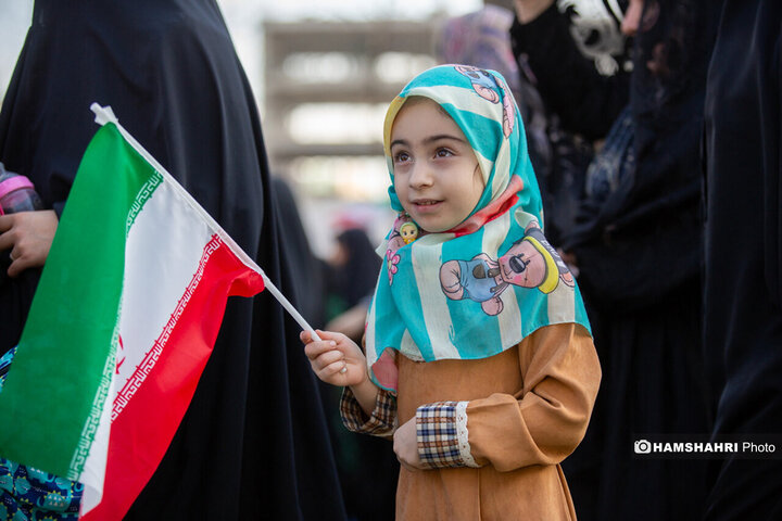 تصاویر حضور دهه نودی ها در راهپیمایی 22 بهمن شهر آمل