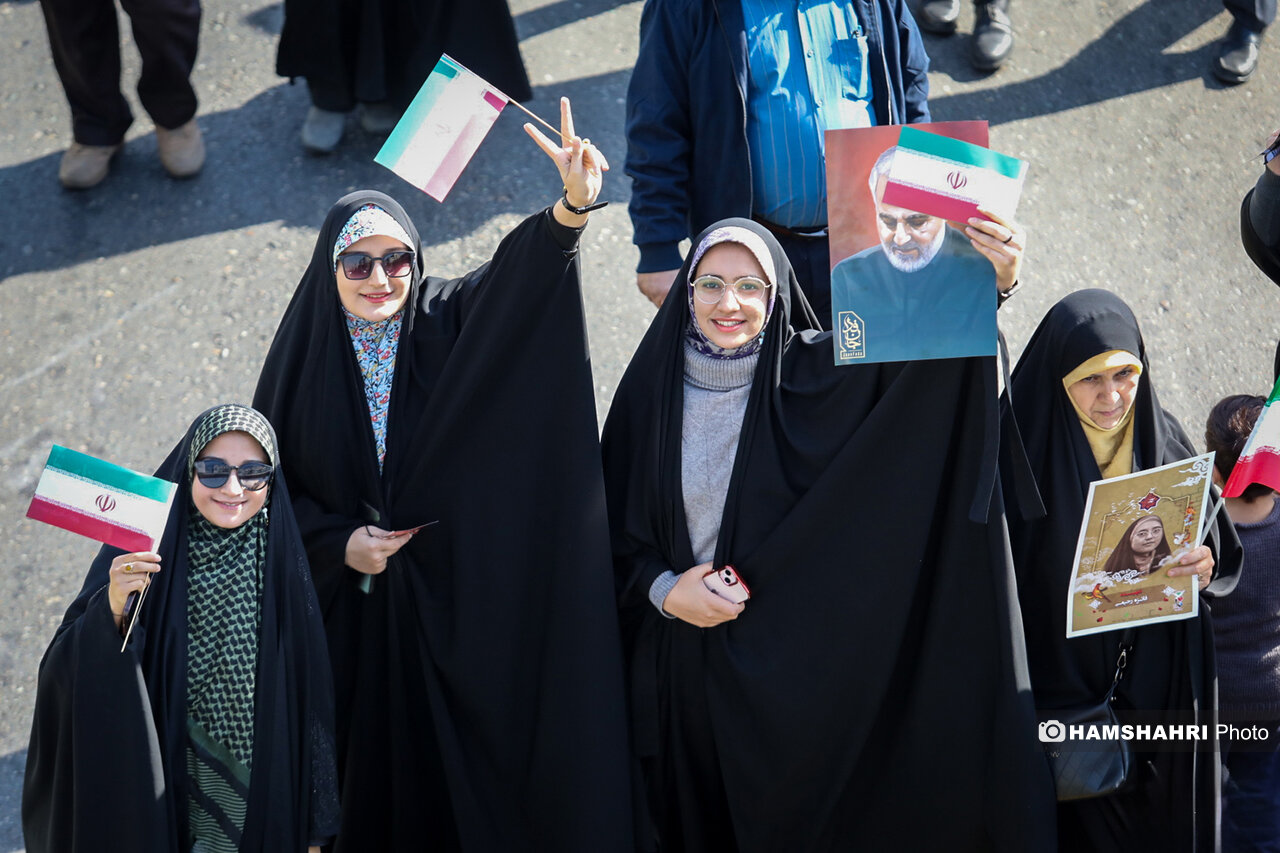 تصاویری از راهپیمایی پرشور ۲۲ بهمن در تهران