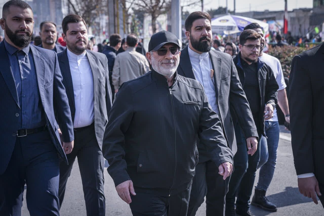 نمایی جدید از حضور سردار قاآنی در راهپیمایی ۲۲ بهمن | عکس