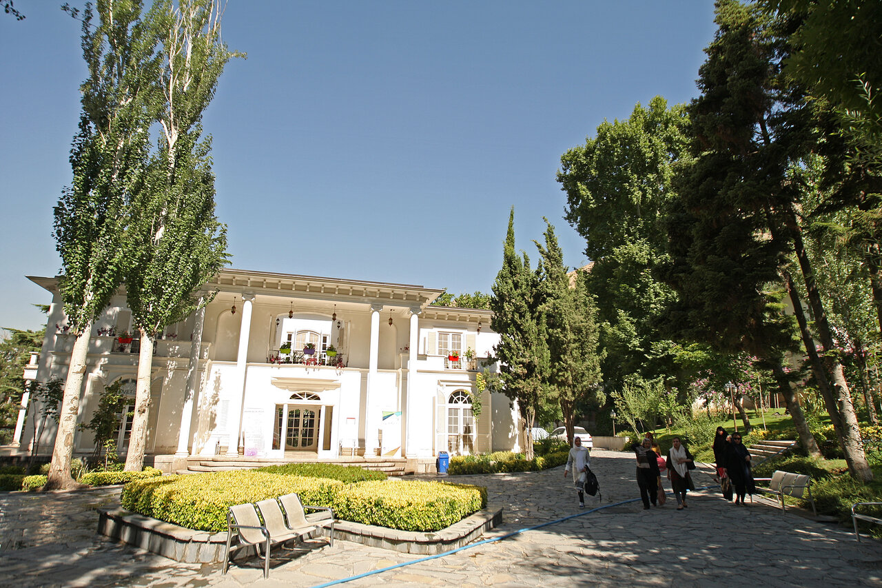 در این باغ پناهگاهی ساخته شد...