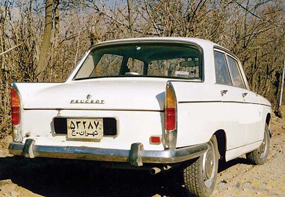 تصاویری جالب از خودروی کلاسیک قدیمی رهبر معظم انقلاب | منزل رهبر در دوران تبعید را ببینید