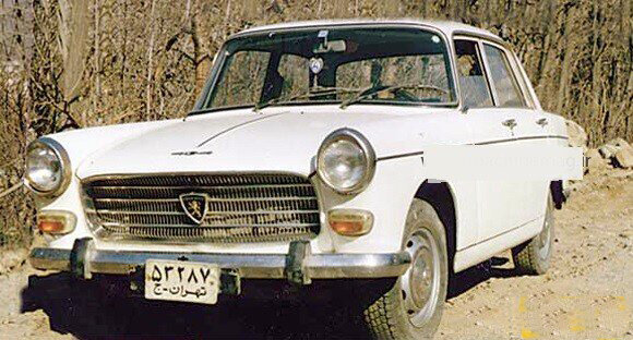 تصاویری جالب از خودروی کلاسیک قدیمی رهبر معظم انقلاب | منزل رهبر در دوران تبعید را ببینید