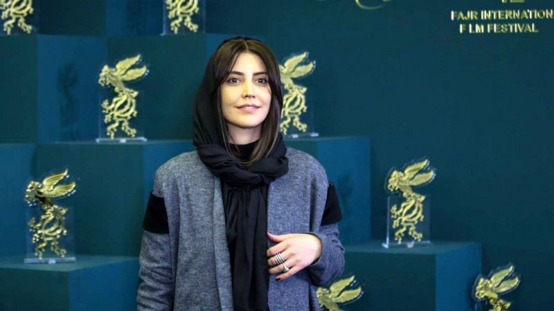 تصویر جالب از اختتامیه جشنواره فیلم فجر |‌ حضور جالب فرزند خانم بازیگر روی سن! | ببینید