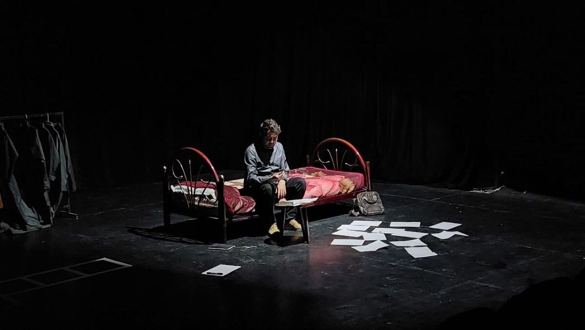 از عشق به نوید محمدزاده تا ماجرای قتل داریوش مهرجویی| بهاره رهنما، امیرغفارمنش و وحید آقاپور روی صحنه تئاتر