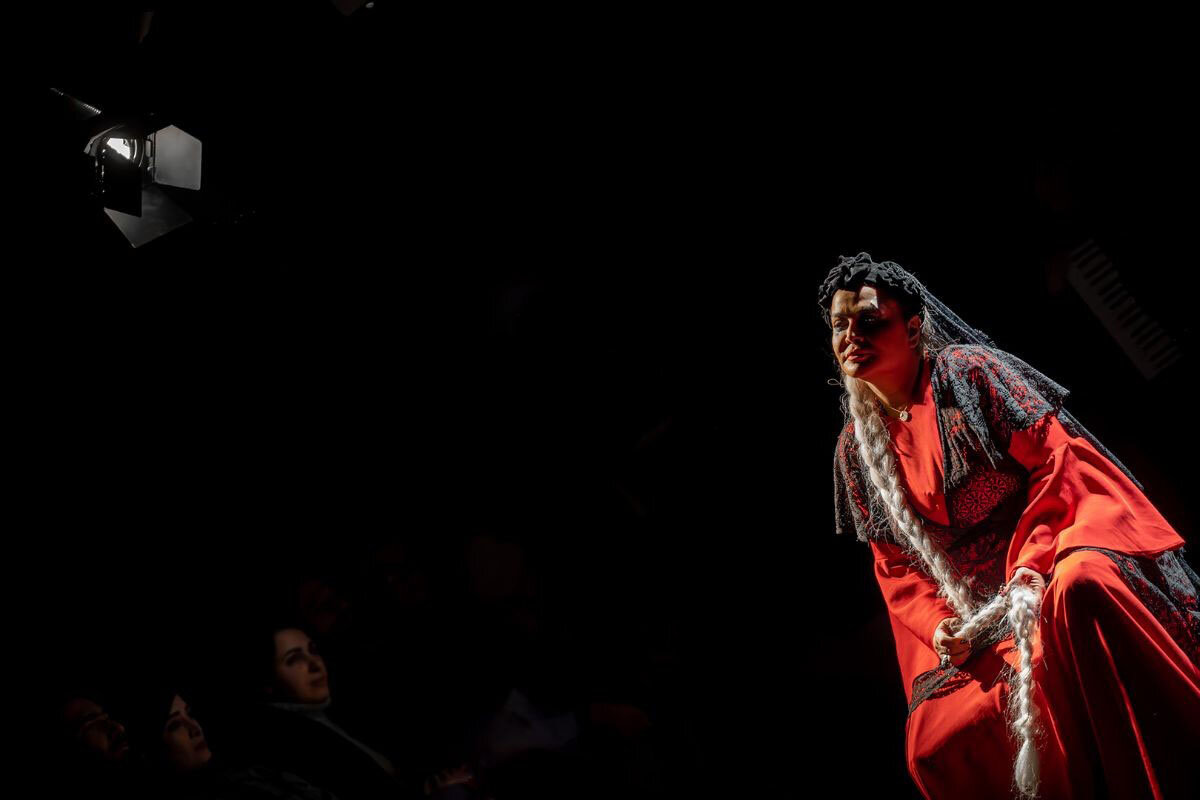 از عشق به نوید محمدزاده تا ماجرای قتل داریوش مهرجویی| بهاره رهنما، امیرغفارمنش و وحید آقاپور روی صحنه تئاتر