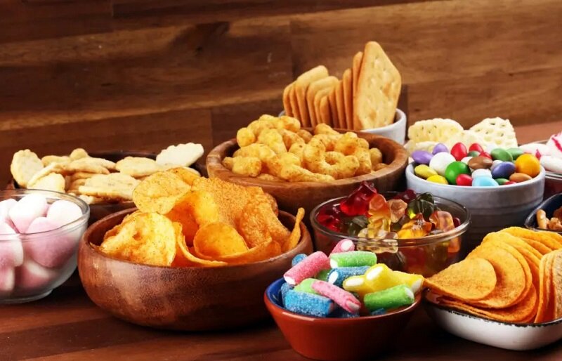 ۴ غذایی که شما را عصبانی میکنند | چه نخوریم و چه بخوریم که عصبانی نشویم