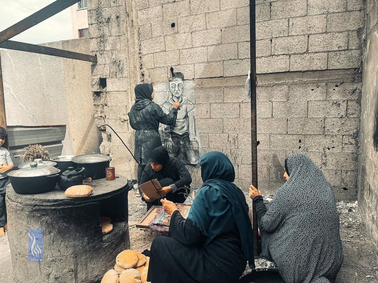 تصاویری از اقدام متفاوت یک دختر برای بیان دردها و رنج های آوارگان فلسطینی