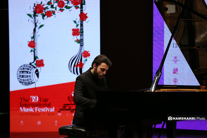 نوازنده هلندی «نیکولاس فن‌پوکه» پیانو سرانجام به ایران آمد| جشنواره موسیقی فجر