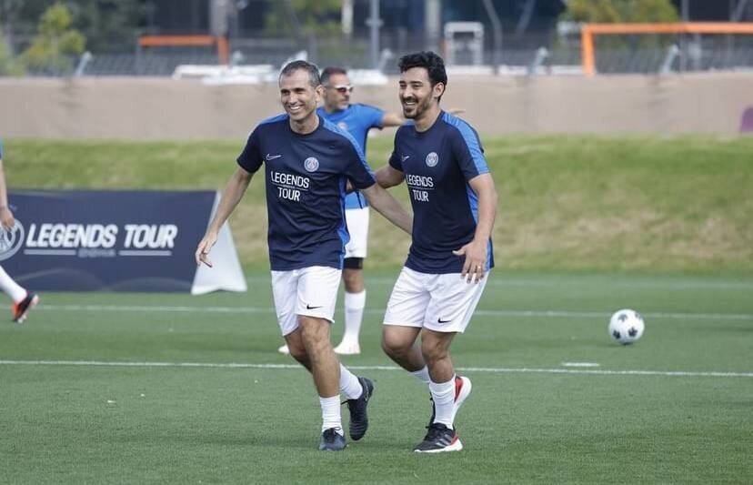 مهاجم ایرانی در کنار رونالدینیو به میدان رفت + عکس