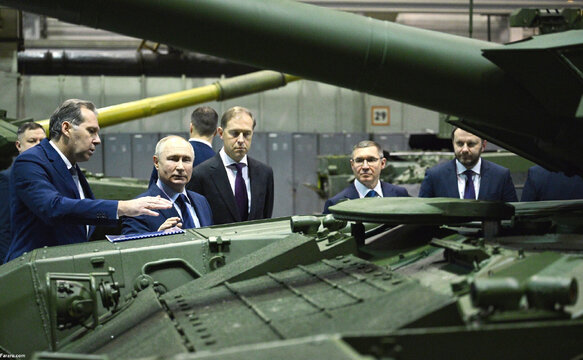 بازدید ولادیمیر پوتین از خط تولید تانک