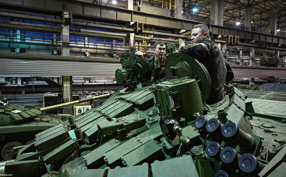بازدید ولادیمیر پوتین از خط تولید تانک