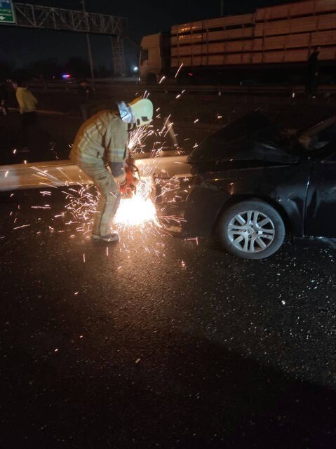 برخورد مرگبار دنا با گاردریل در بزرگراه | تصویر ورود هولناک گاردریل به داخل کابین خودرو