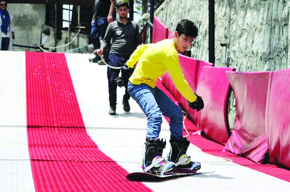 اسکی روی یخ در قلب پایتخت | این پاتوق ها بدون برف هم، سرد و یخی اند