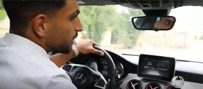 ستاره استقلال که پول غذا ندارد اما مرسدس بنز سوار میشود + عکس