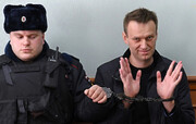 لحظه دستگیری خشونت بار زن معترض روس بعد از مرگ ناوالنی | ببینید