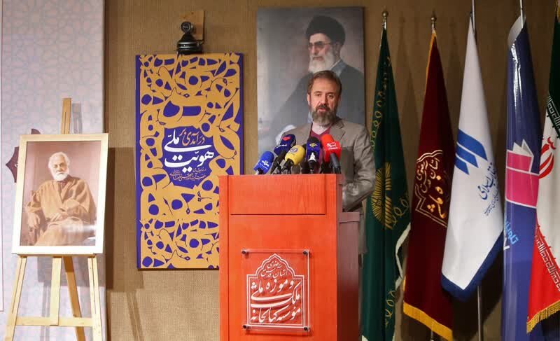 نقطه عطف توجه رهبری به هویت ملی، مردم آزاد، آقامنش و عزتمند است