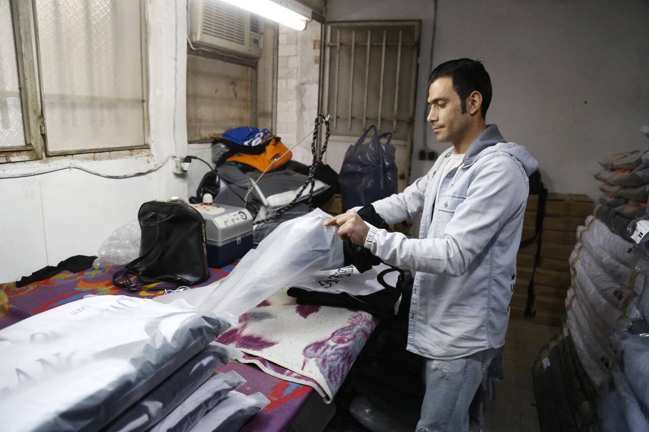 عرضه لباس بهاره در بازار ارامنه | ۵ اسفند ویترین ها عیدانه می شوند