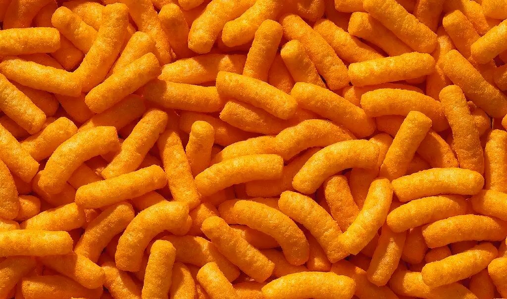 خالق نوستالژیهای محبوب همه کودکیهایمان | از پفک نمکی و تافی کرهای تا آدامس شیک و ویفر