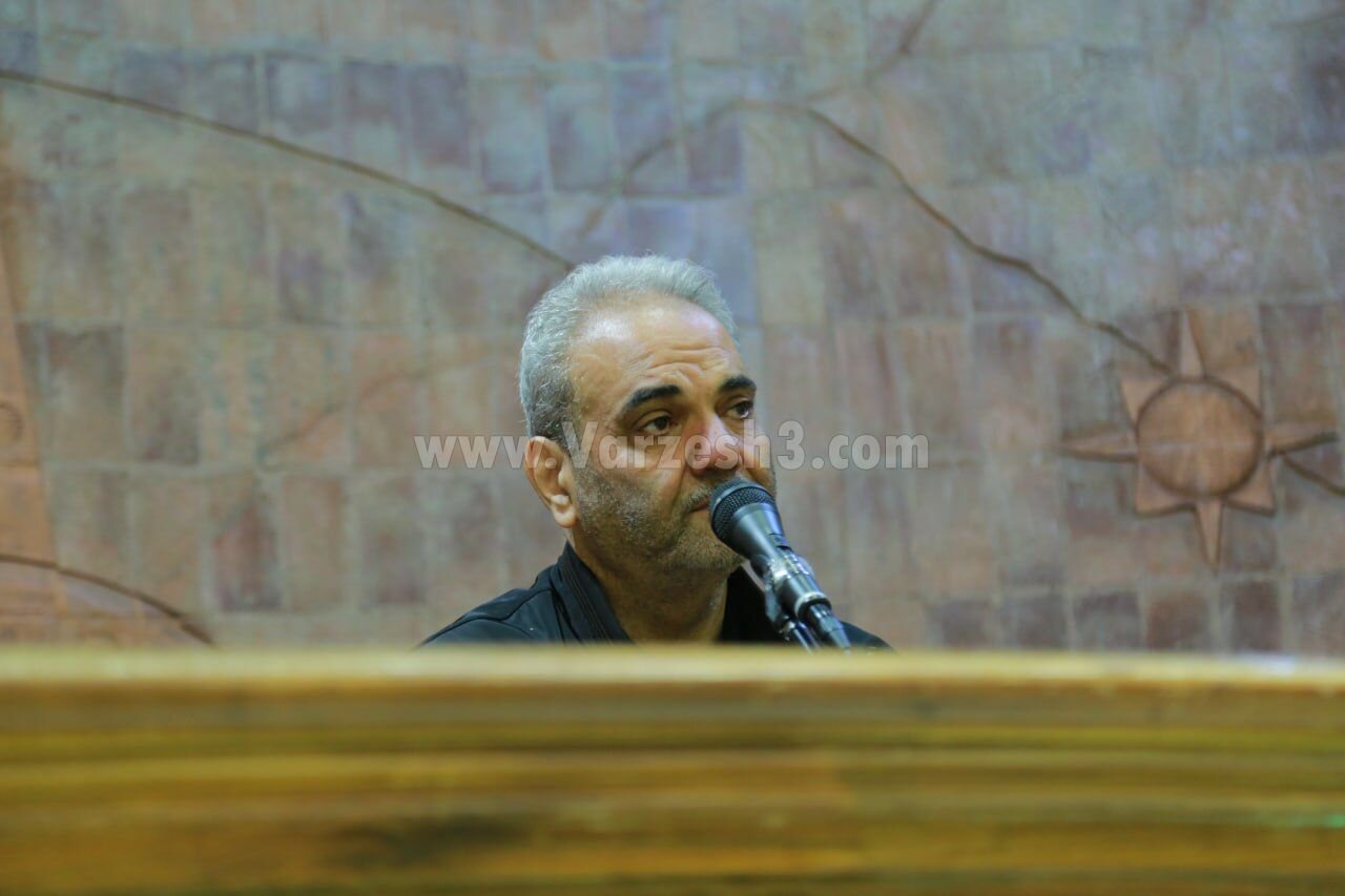 چهره غمگین جواد خیابانی در مراسم ختم برادرش + عکس