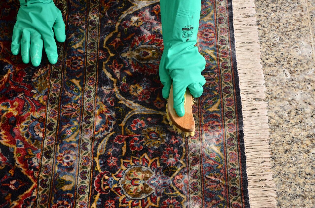 بهترین راه‌های شست‌وشوی فرش برای خانه‌تکانی عید | با این مواد فرش‌ها را تمیز کنید