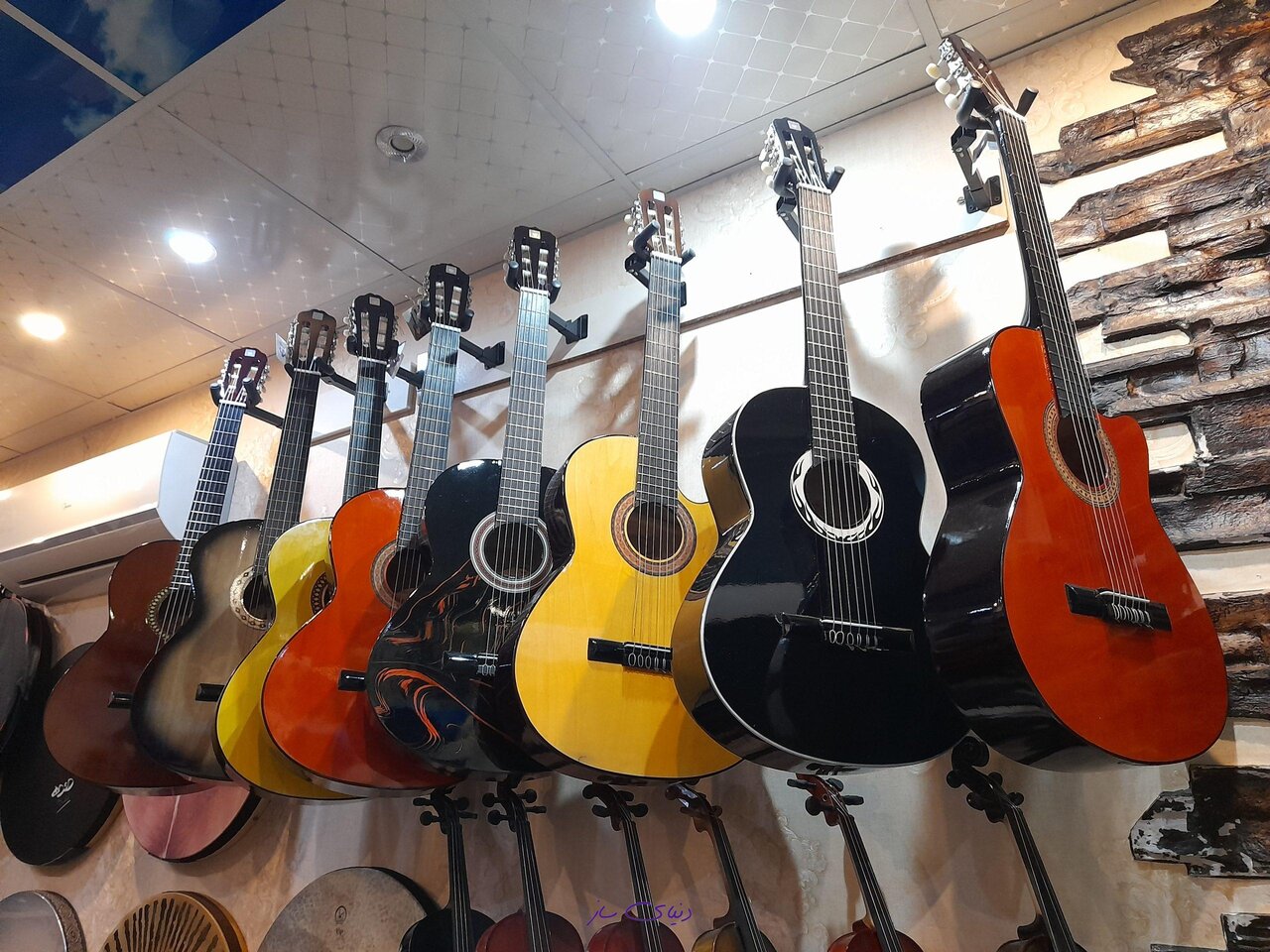 راسته های عرضه وسایل موسیقی در تهران کجاست؟ ؛ نت به نت در کوچهها و خیابانها