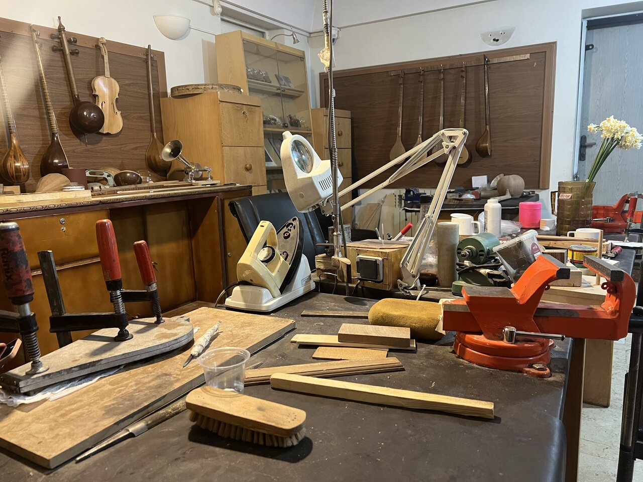 اینجا موزه سازها و نواهاست