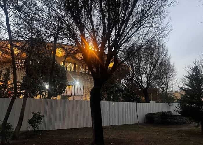 ماجرای دیوارهای فلزی اطراف تئاتر شهر مشخص شد | تا یک سال دیگر وضعیت این مجموعه مشخص میشود