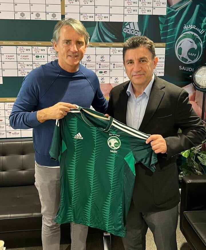 کادوی چهره مطرح فوتبال جهان به قلعهنویی + عکس