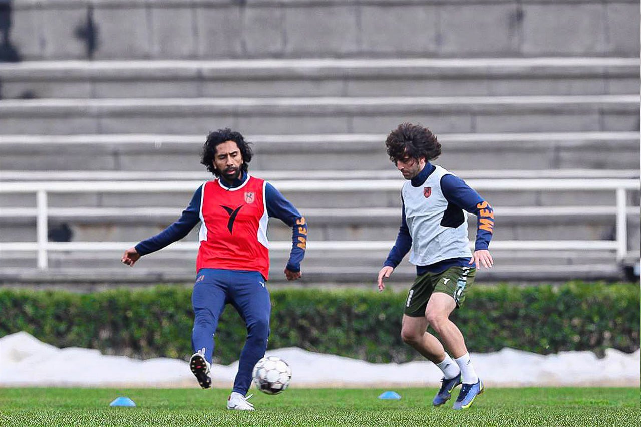 عکس ؛ هافبک استقلالی علیه شایعات نقل و انتقالاتی