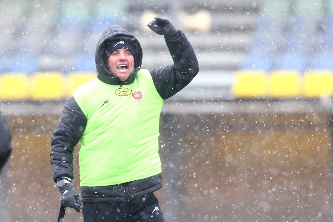 برف تمرین پرسپولیس را پوشاند