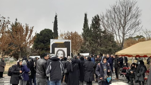 چهرههایی که برای بدرقه پردیس افکاری آمدند + تصاویر | مراسم خاکسپاری زنده یاد افکاری