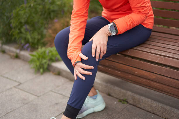 بهترین ادویه برای کاهش درد مفاصل | چرا دردهای مفصلی در پاییز بیشتر میشوند؟ + راهکار