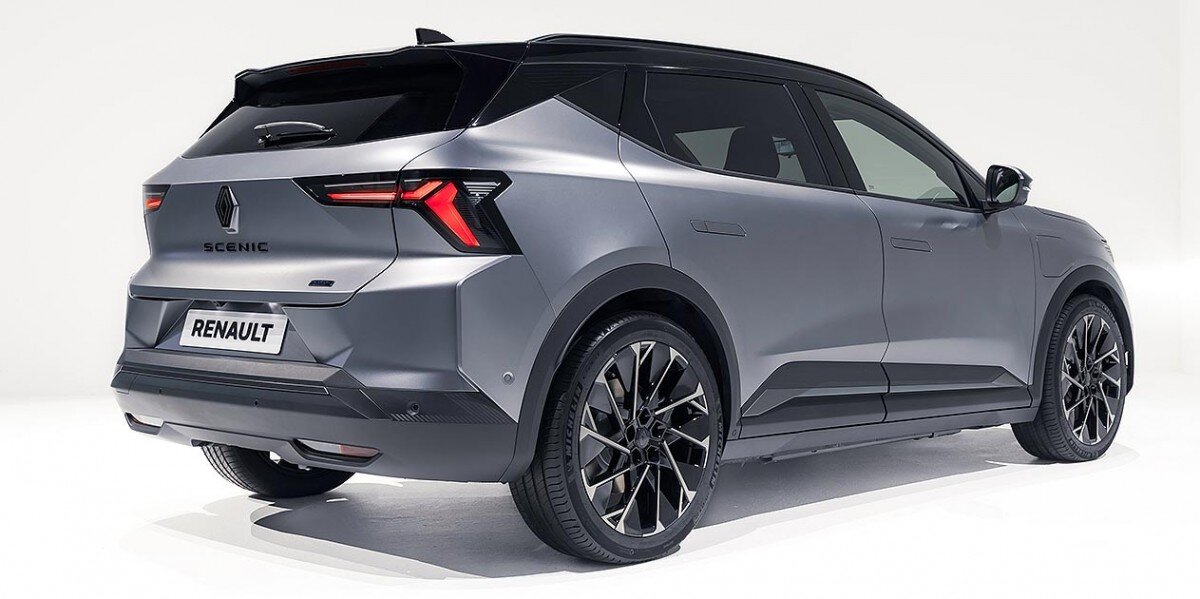 تصاویر | رنو برنده جایزه خودروی سال شد | برد ۶۲۵ کیلومتری آن قابل توجه است