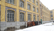 حال و هوای متفاوت طلاب قم در برف ؛ از سلفی گرفتن تا عکاسی از مناظر و طبیعت | تصاویر