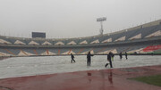 وضعیت چمن‌ استادیوم آزادی پیش از بازی استقلال و سپاهان هنگام بارش برف |  تصاویر