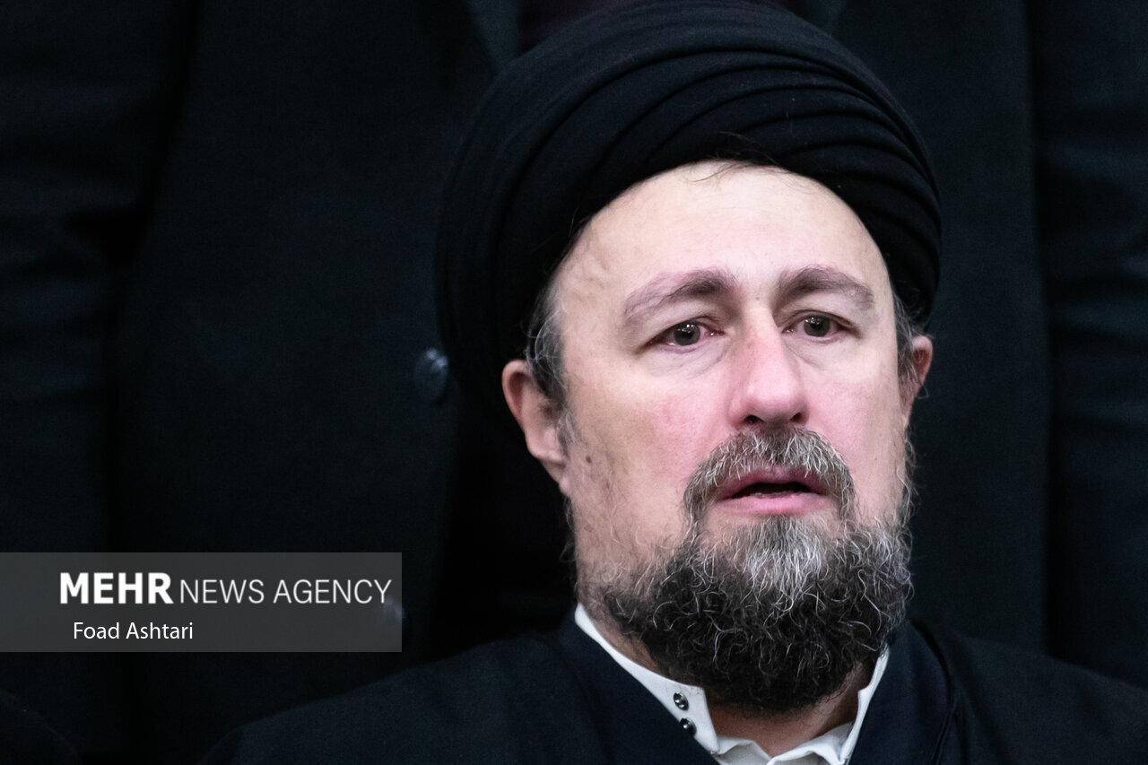 بغض و گریه سید حسن خمینی در فراق پدر همسرش | عکس