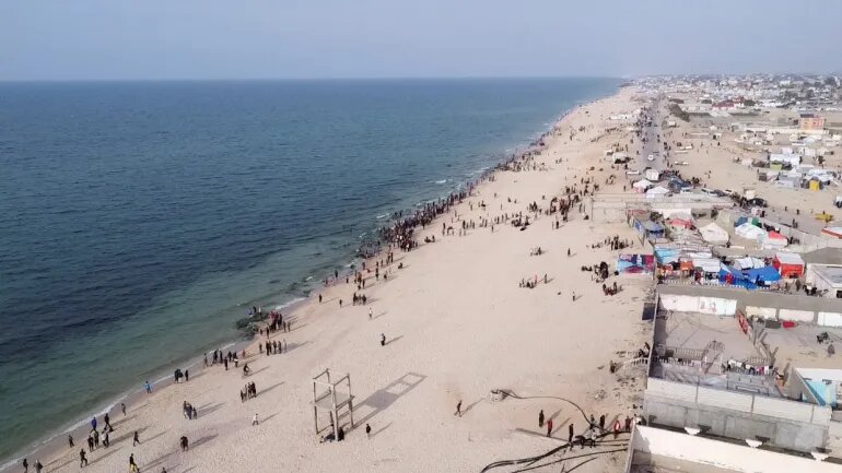 پرتاب مواد غذایی به سواحل غزه + تصاویر | نیروی هوایی اردن اینگونه محاصره اسرائیل را شکست!