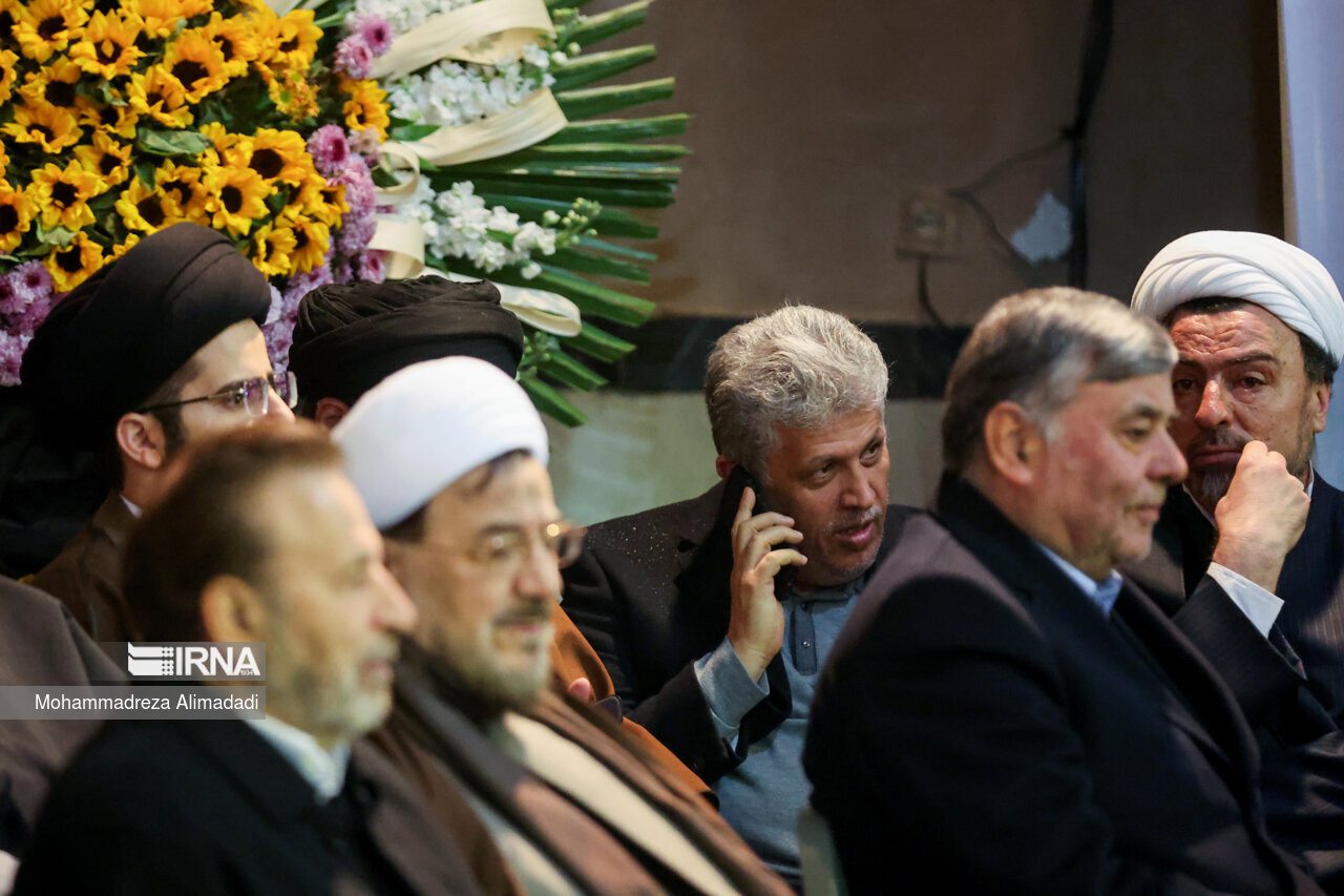 جدیدترین تصویر از مهدی هاشمی رفسنجانی در یک مجلس ترحیم | عکس