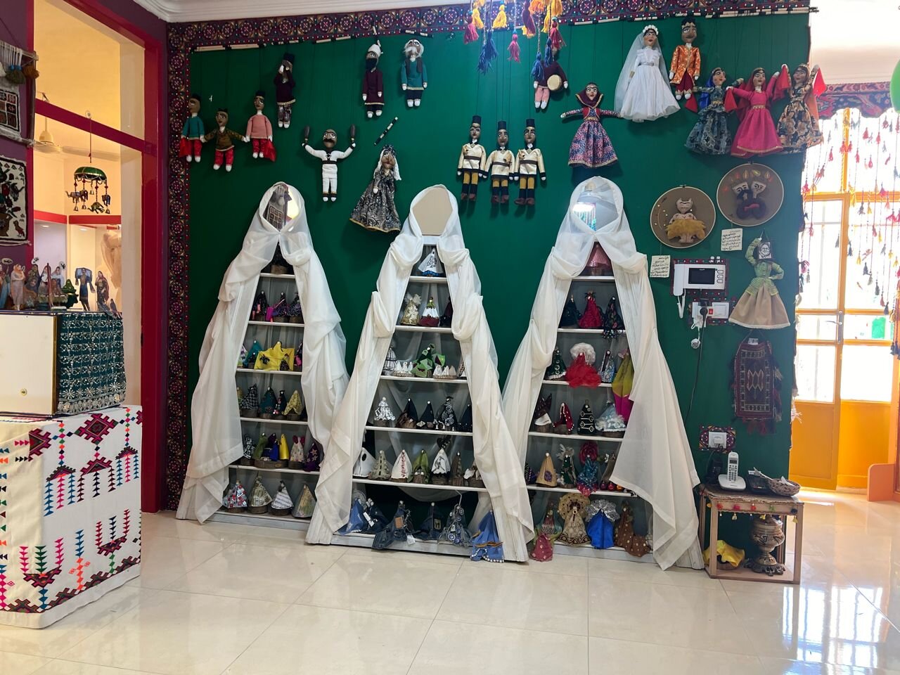 اینجا شهر جادویی عروسک هاست | سفر به دور دنیا با عروسک