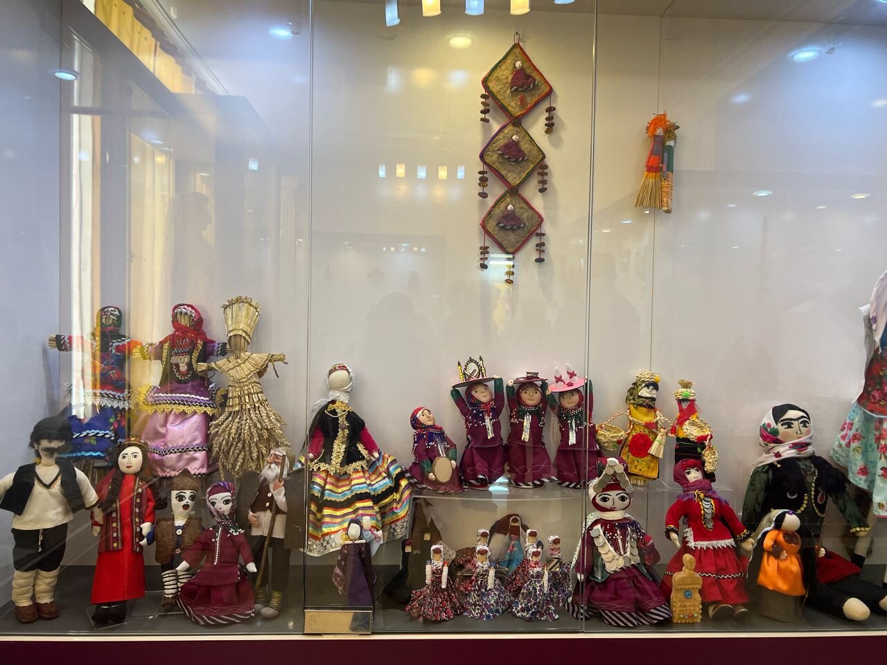 اینجا شهر جادویی عروسک هاست | سفر به دور دنیا با عروسک