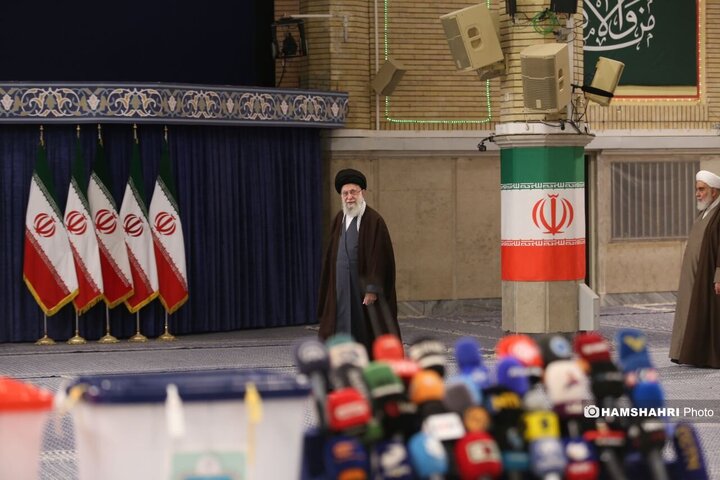 رهبر معظم انقلاب اسلامی رأی خود را به صندوق انداختند