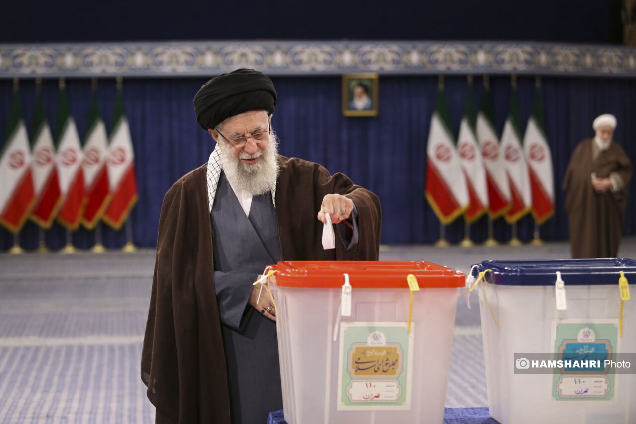 حضور رهبر انقلاب در انتخابات مجلس شورای اسلامی و مجلس خبرگان رهبری |تصاویر