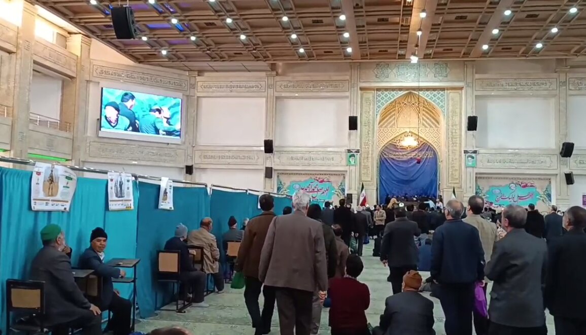 سوءقصد به یک امام جمعه در محل رای گیری + فیلم | عاقبت فرد خاطی سوء قصد به امام جمعه