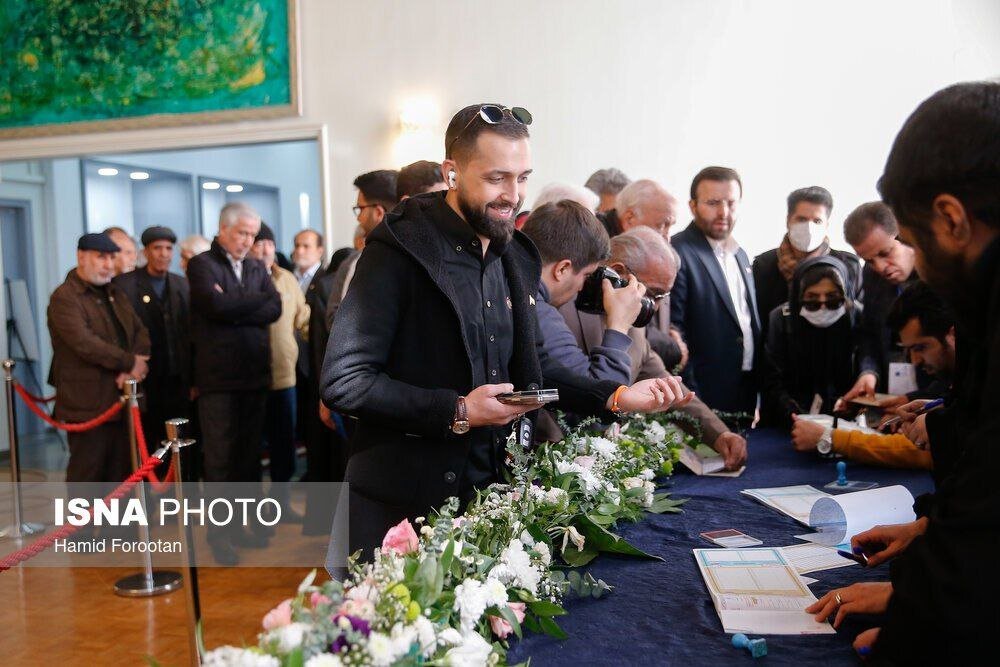 جدیدترین تصویر از حضور محسن افشانی و همسرش پای صندوق رای