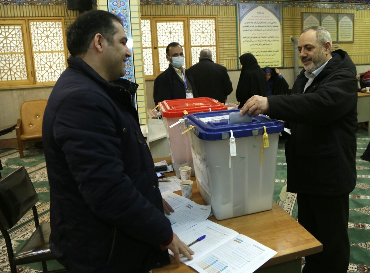 فرماندهان عالیرتبه پای صندوق رای + تصاویر | کدام سرداران و امیران تاکنون رای داده اند؟