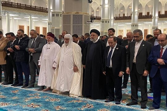 رئیس‌جمهور ایران در نماز جماعت مسجد جامع الجزایر