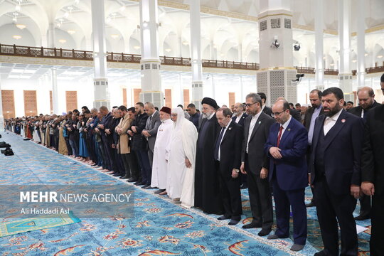 رئیس‌جمهور ایران در نماز جماعت مسجد جامع الجزایر