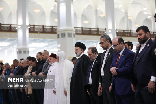 رئیس‌جمهور ایران در نماز جماعت مسجد جامع الجزایر