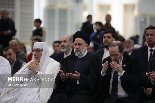رئیس‌جمهور ایران در نماز جماعت مسجد جامع الجزایر