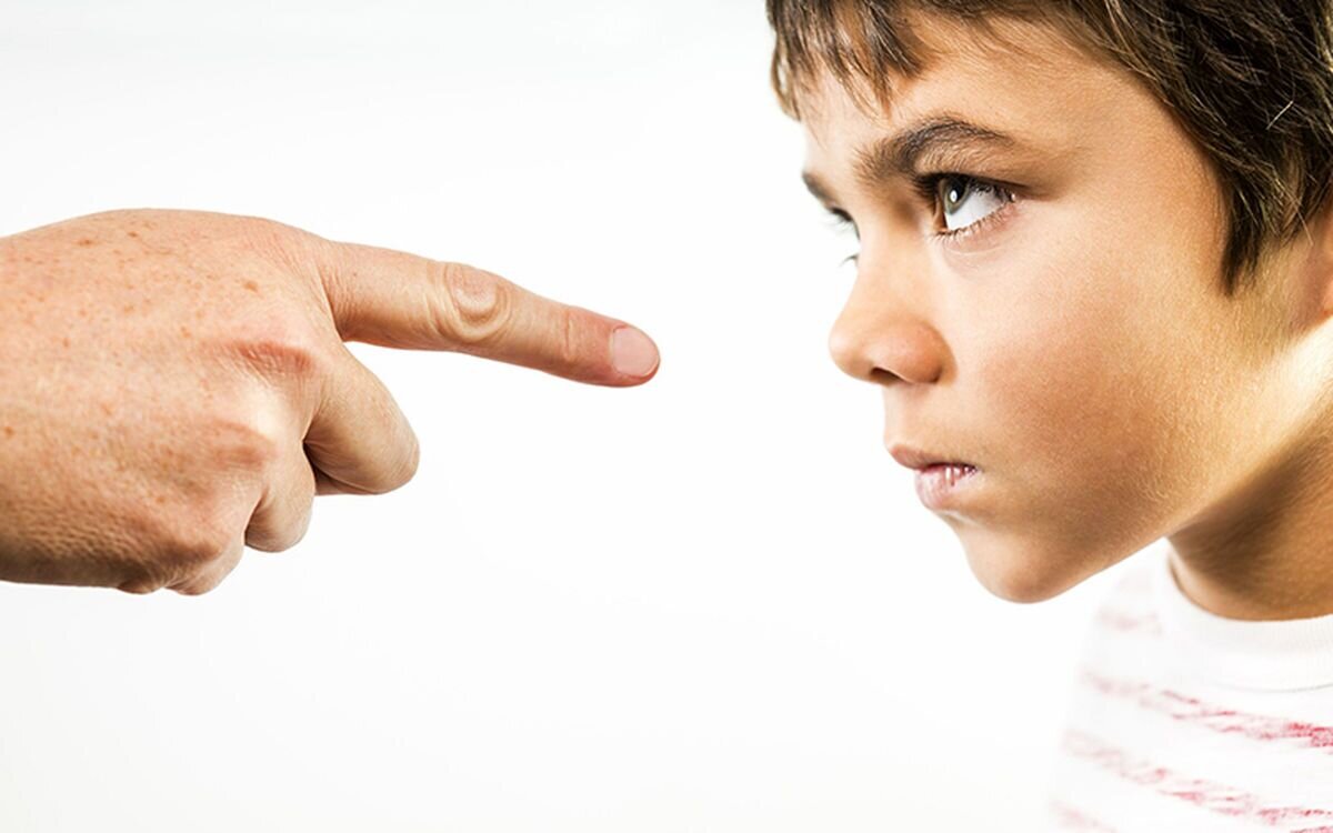 فرزندان خود را قربانی حرف دیگران نکنید!